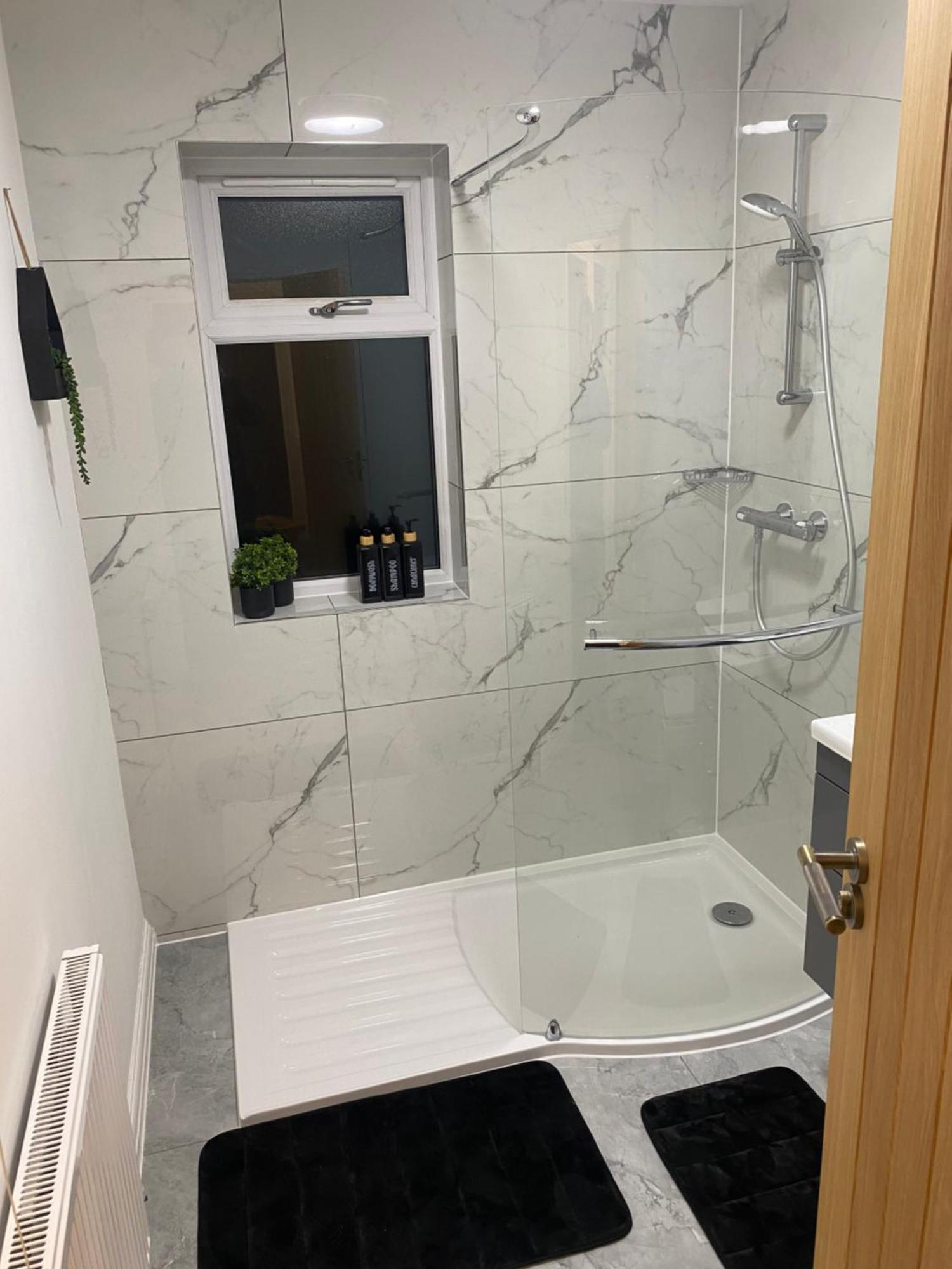Holiday home Cosy 3 Bed House In Near Qmc Hospital And University Free Parking! *