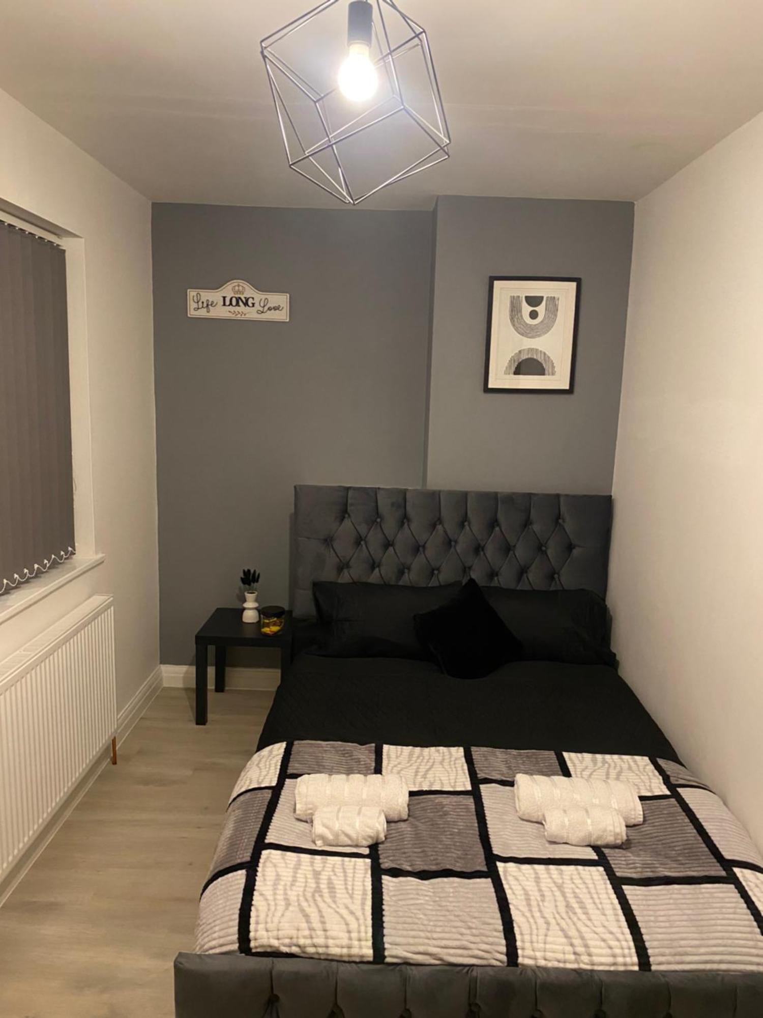 Cosy 3 Bed House In Near Qmc Hospital And University Free Parking! *